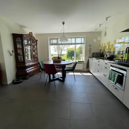 Familiehuis Dacha Op De Slufterweg *