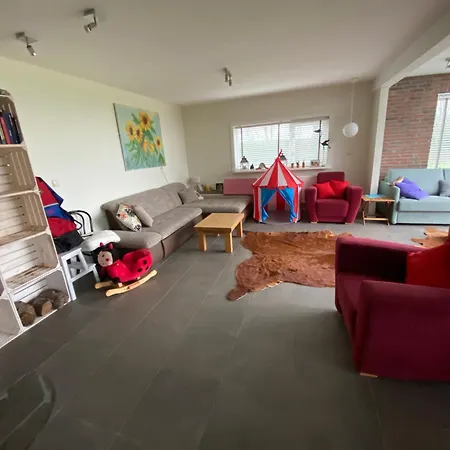 Familiehuis Dacha Op De Slufterweg فيلة *